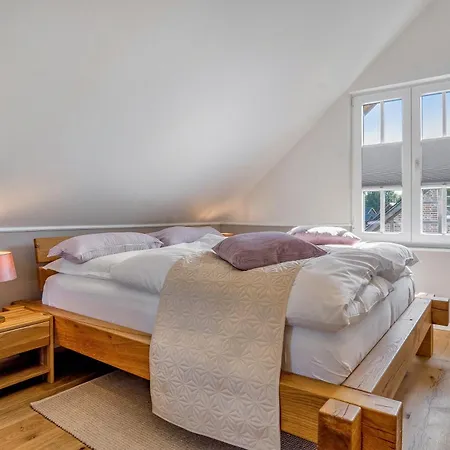 Exklusives Samyel Nyaraló